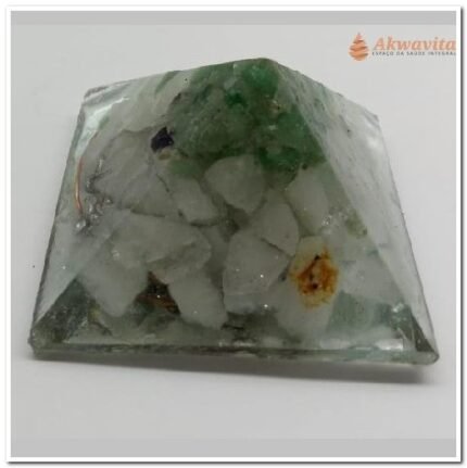 Orgonite Pirâmide Cristal e Q Verde Limpeza e Proteção 5cm