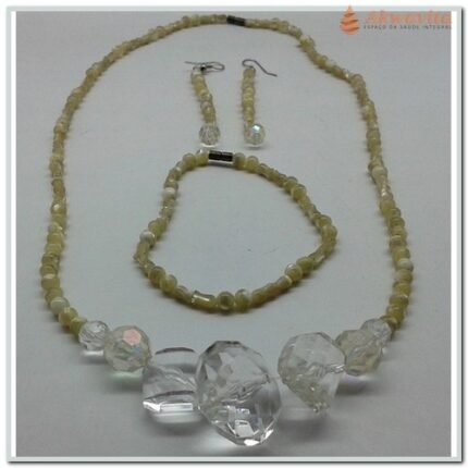 Conjunto de Colar e Brinco Madrepérola Pedras tipo Cristal