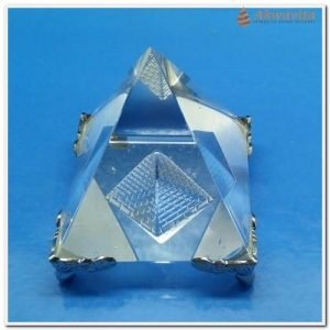 Pirâmide Cristal Transparente Suporte laterais Metal Prateado