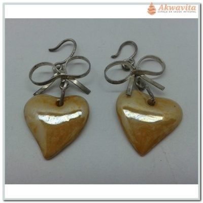 Brinco Porcelana Coração Laranja com Laço de Prata