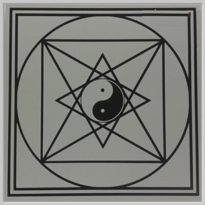 Pirâmide de TAO Gráfico Radiônico de PVC17cm Placa19cm