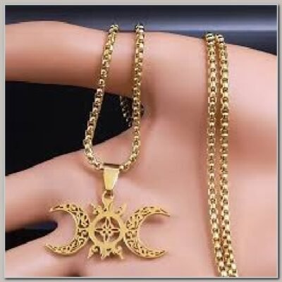 Corrente e Pingente Triluna Deusa Hecate Dourado 3cmx50cm