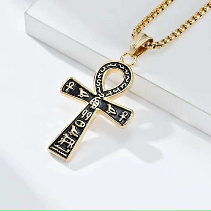 Corrente e Pingente Cruz Ansata Dourado com Preto Símbolos