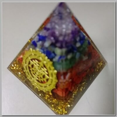 Pirâmide de Orgonite com Pedras dos Chakras Harmonia 5cm