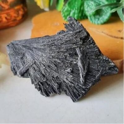 Pedra Cianita Preta Vassoura de Bruxa Limpa e Protege 65g