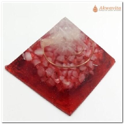 Orgonite Pirâmide com Cristal Vermelha Proteção 7cm