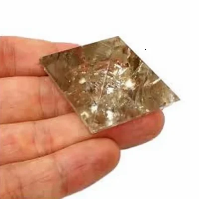 Pirâmide de Quartzo Fumê Semi Limpa Transmuta 37mm50gr