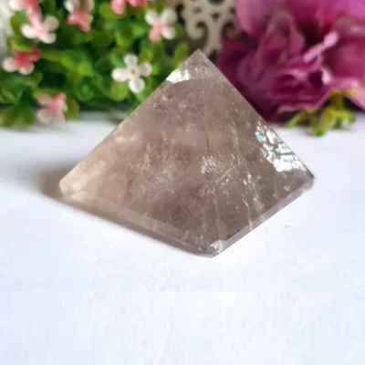 Pirâmide de Quartzo Fumê Semi Limpa Transmuta 37mm50gr