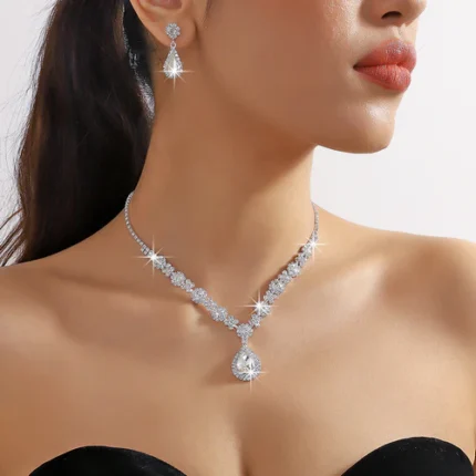 Conjunto de Colar Brinco Strass Lapidado Prateado Gota Cristal