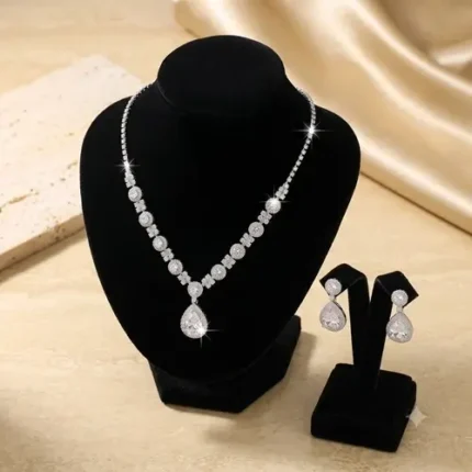 Conjunto de Colar Brinco Strass Lapidado Prateado Gota Cristal