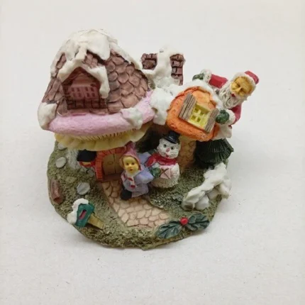 Natal Casa do Papai Noel com Árvore em Resina 19cm.