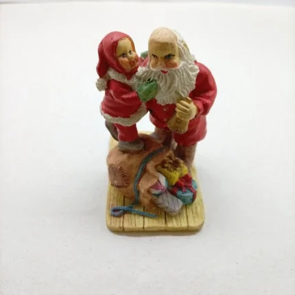 Natal Papai com Mamãe Noel com Presentes em Resina 8x6cm