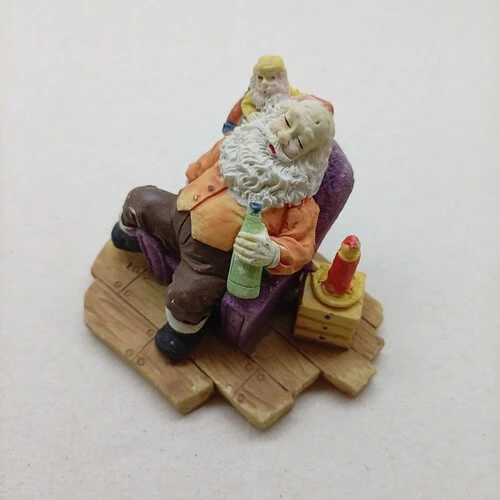 Natal Papai Noel Descansando com Duende em Resina 7x7cm